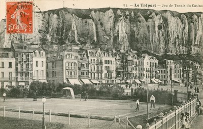 Partie de tennis dans la ville balnéaire de Le Tréport - French Photographer