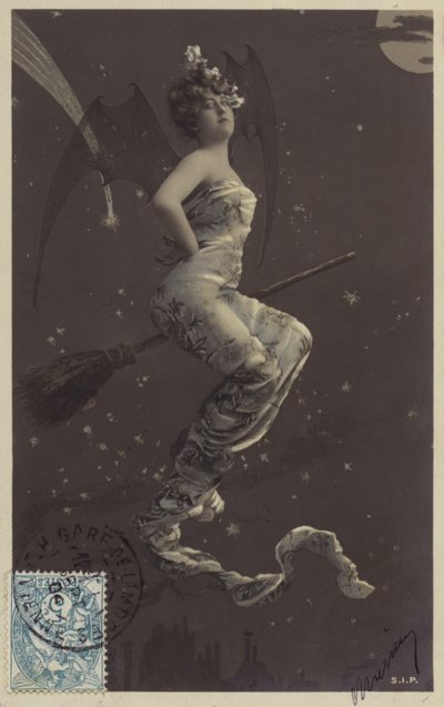 Jeune femme assise sur un balai volant au-dessus des toits - French Photographer