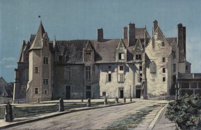 Baugé, Château (Hôtel de Ville et Gendarmerie), Ensemble sur la place - French Photographer