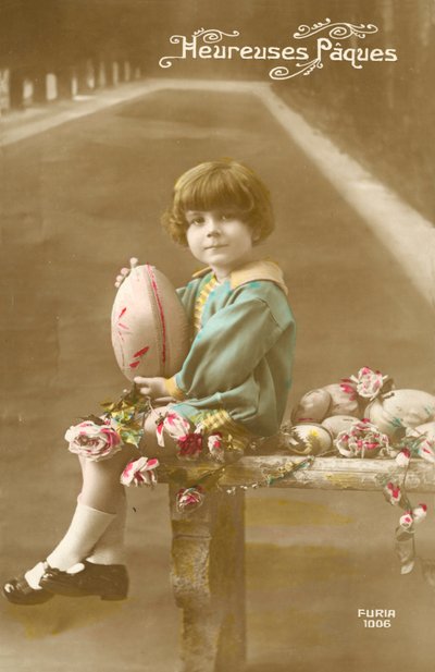 Garçon avec des œufs de Pâques - French Photographer