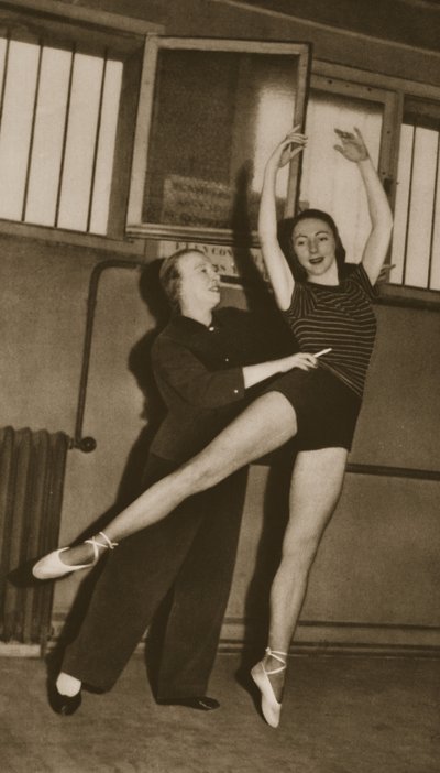 Bronislava Nijinska avec Rosella Hightower, du Grand Ballet de Monte-Carlo, 1949 (photogravure) - French Photographer