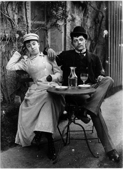 Couple sur la terrasse d