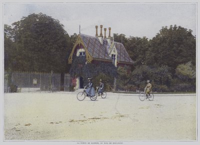 Cyclistes passant devant la Porte de Madrid dans le Bois de Boulogne, Paris (photo couleur) - French Photographer