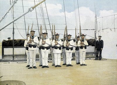 Marine française, fin du 19e siècle : exercice de fusil - Bibl. des Arts déco. - French Photographer