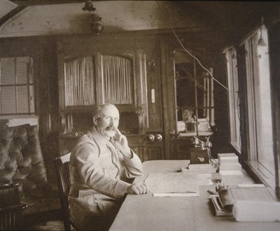 Général Pétain dans son wagon-salon QG pendant la bataille de Verdun, février-décembre 1916 (photo n/b) - French Photographer
