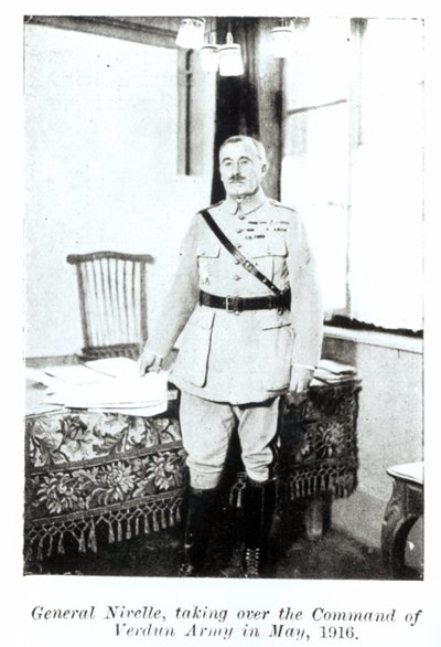 Le général Robert Nivelle (1856-1924) prenant le commandement de l
