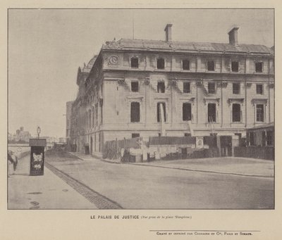 La Commune de Paris, Le Palais De Justice, Vue prise de la place Dauphine - French Photographer