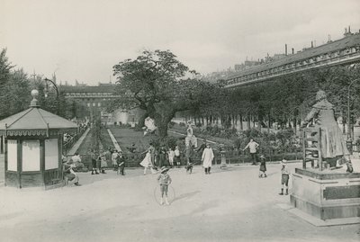 Le Jardin du Palais-Royal (photogravure) - French Photographer