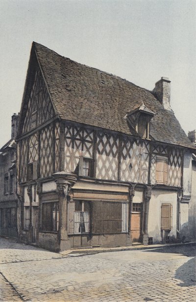 Levroux, Ancienne maison en bois sur la place - French Photographer