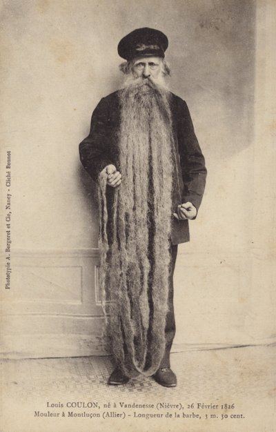 Homme avec une barbe extrêmement longue - French Photographer
