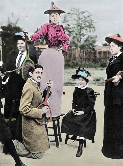 Marcel Proust écrivain français au milieu d