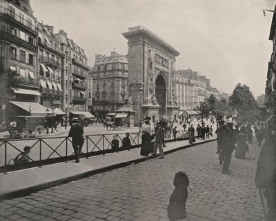 Paris : Porte Saint-Denis, heure du déjeuner (photo n/b) - French Photographer