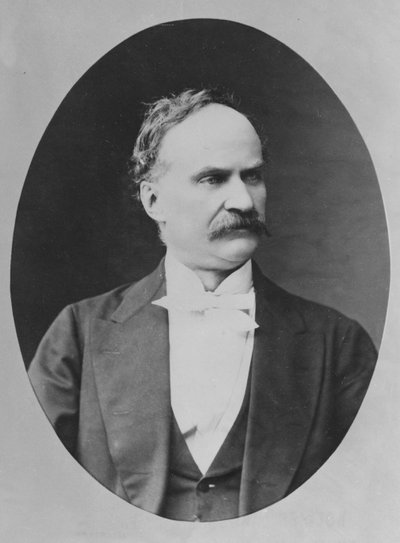 Portrait de Léon Adam - French Photographer