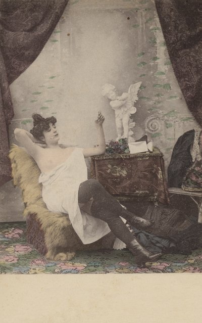 Jolie fille fumant - French Photographer