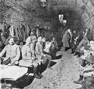 Quartiers de sommeil dans le fort de Douaumont, c.1916 - French Photographer