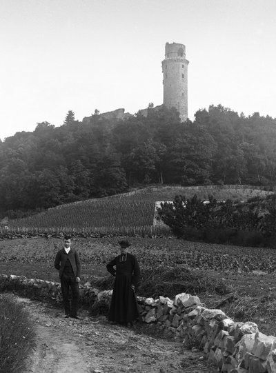 Le curé de campagne, accompagné d