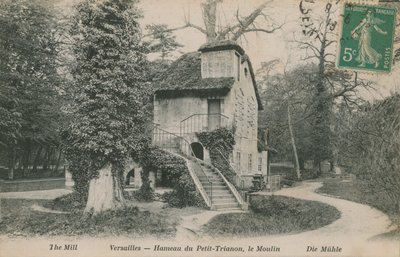 Le moulin au Hameau de la Reine, retraite rustique construite pour Marie-Antoinette dans le parc du Château de Versailles près du Petit Trianon - French Photographer