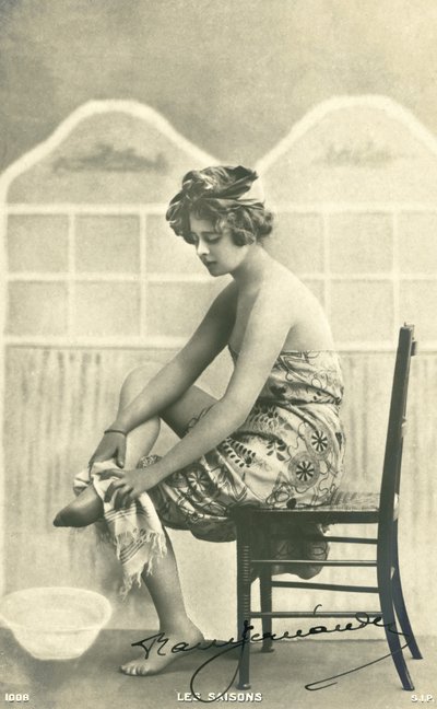Femme en serviette de bain - French Photographer