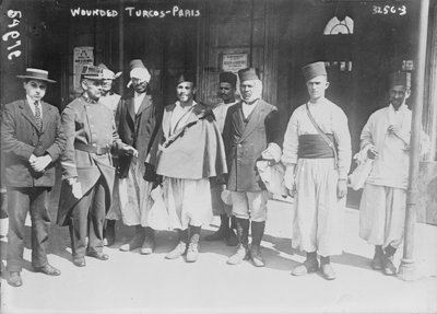 Turcos blessés à Paris, 1914 - French Photographer