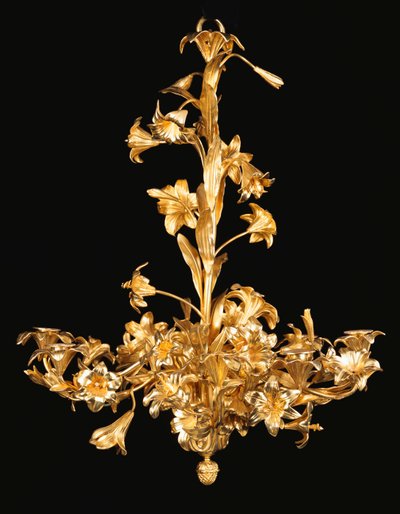 Un lustre français en bronze et laiton à huit lumières, seconde moitié du 19ème siècle - French School