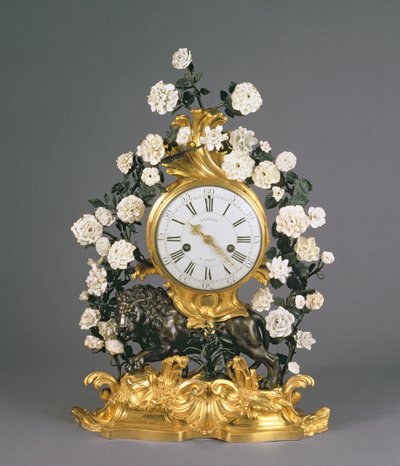 Une horloge Louis XV, Vincennes/Mennecy, c.1750 - French School