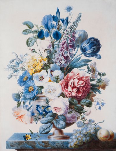 Un vase de fleurs sur un rebord avec des raisins et des pêches - French School