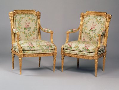 Une paire de fauteuils d