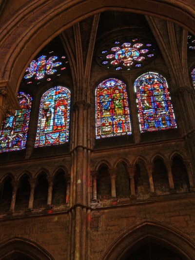 Vue des fenêtres du triforium est dans le transept sud - French School