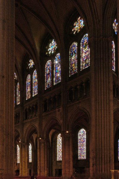Vue des fenêtres du triforium nord de la nef - French School