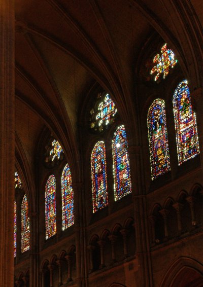 Vue des fenêtres du triforium nord de la nef - French School