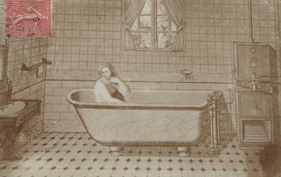 Une femme dans le bain dans une salle de bain - French School