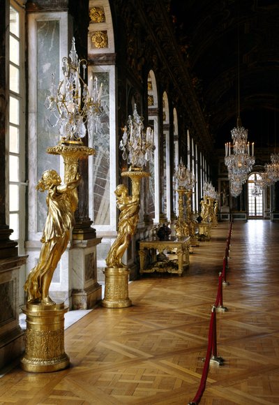Architecture : vue de la Galerie des Glaces restaurée. Versailles. Musée du Château - French School