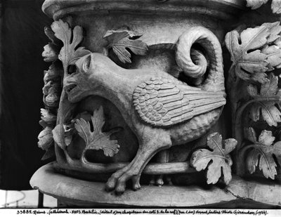 Basilic, chapiteau de la cathédrale Notre-Dame de Reims (moulage en plâtre de pierre) - French School