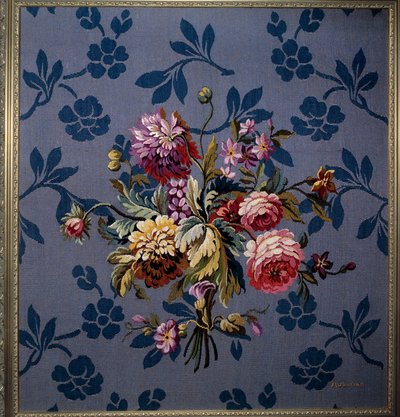 Bouquet de fleurs sur fond bleu. Tapisserie des manufactures d