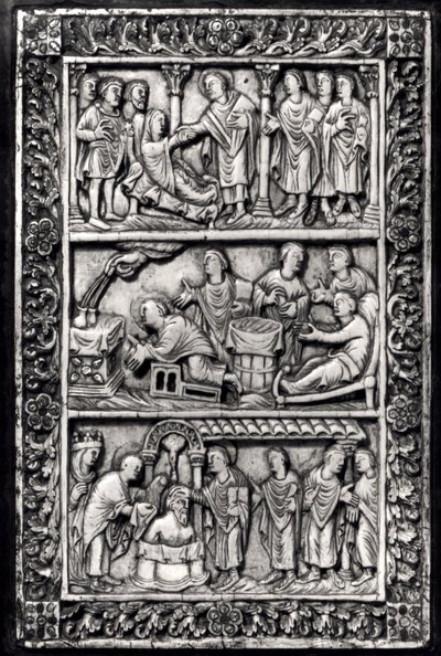 Plaque sculptée pour une couverture de livre représentant des scènes de la vie de Saint Remi (c.437-533) et le baptême de Clovis I (465-511) - French School