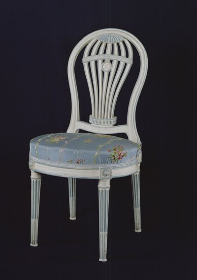 Chaise avec dossier en forme de Montgolfière, XVIIIe siècle (bois peint et soie) - French School
