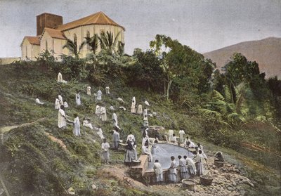 Enfants en Nouvelle-Calédonie emmenés au lavoir par les Sœurs Missionnaires, gravé par Gillot, fin du 19e siècle - French School