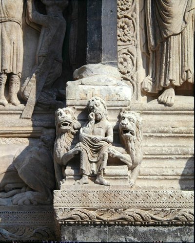 Daniel dans la fosse aux lions, détail du portail - French School
