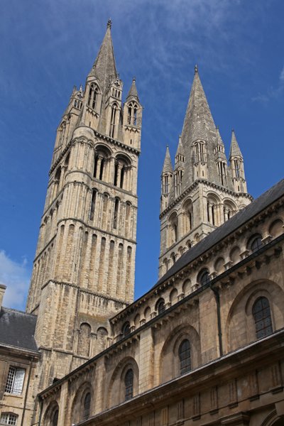 Vue des tours occidentales - French School