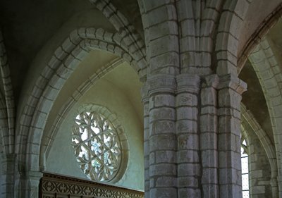La rosace sur le mur est du transept sud - French School