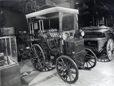 Première automobile Peugeot, c.1898 - French School