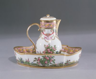 Aiguière et bassin, fabriqués à Paris (porcelaine) - French School