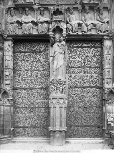 Façade de Notre-Dame, portail gauche, Paris - French School