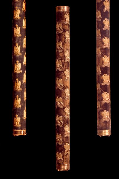 Bâtons de maréchal du Premier Empire. En bois, or et velours. 1804-1814. Paris, Musée de l