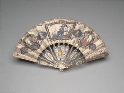 Éventail pliant avec une scène de chinoiserie, portraits, figures pastorales et natures mortes, vers 1780s - French School