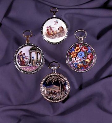 Quatre boîtiers de montre ornés de bijoux et d