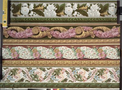 Quatre motifs de bordure de papier peint - French School