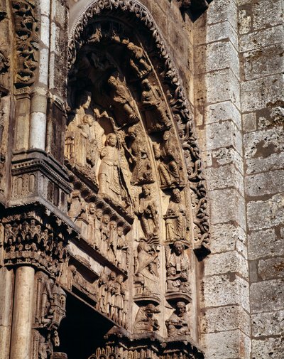 Art gothique : détail du tympan du portail royal de la Basilique Notre-Dame de Chartres - French School