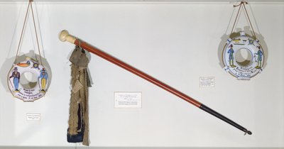 Objets de guilde et de commerce, y compris une canne et des gourdes - French School