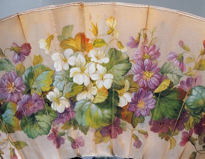 Éventail avec motifs floraux, soie peinte et nacre, créé par Félix Alexandre, Paris - French School